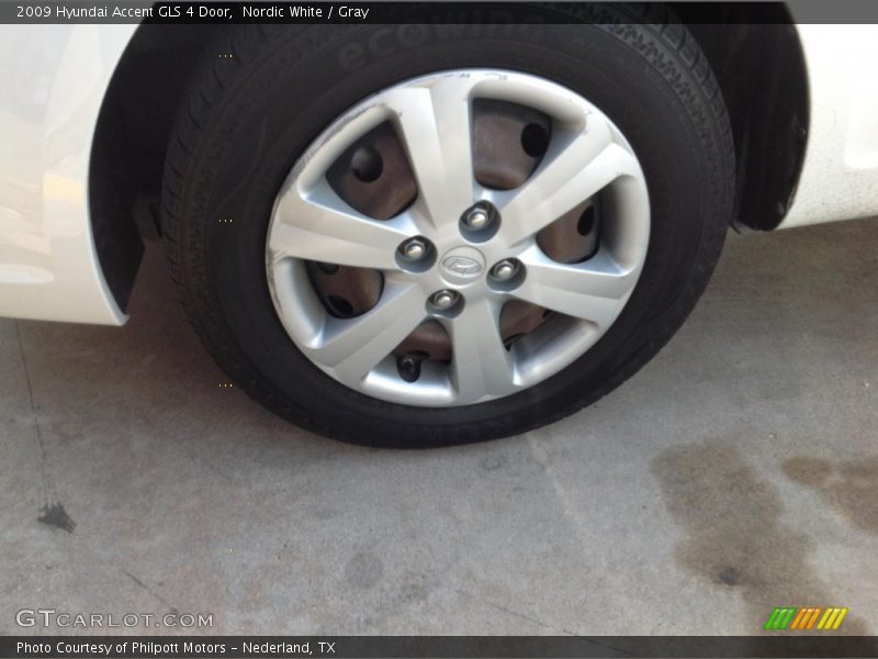 Nordic White / Gray 2009 Hyundai Accent GLS 4 Door