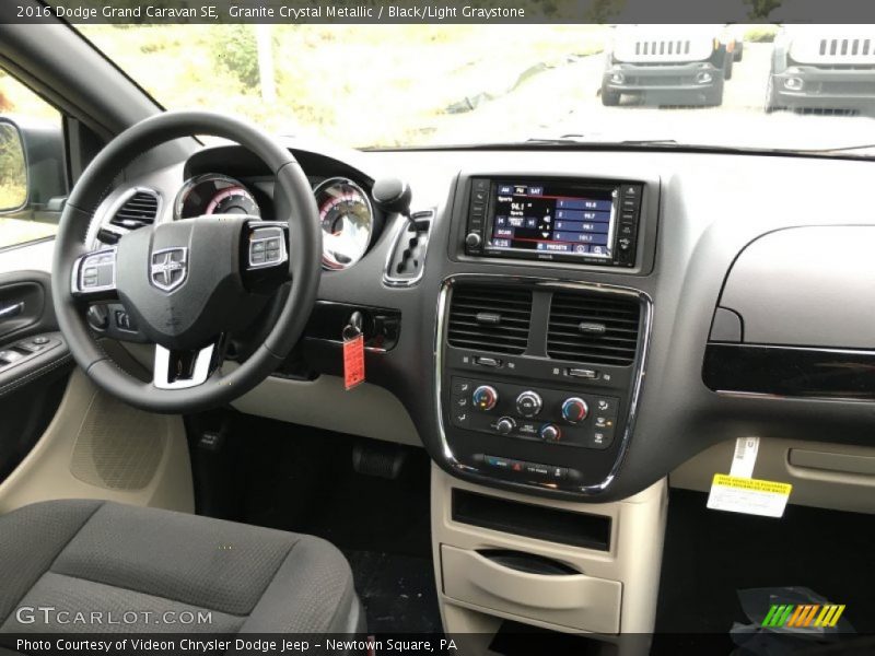 Granite Crystal Metallic / Black/Light Graystone 2016 Dodge Grand Caravan SE