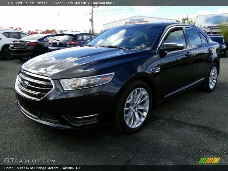 Tuxedo Black Metallic / Charcoal Black 2015 Ford Taurus Limited