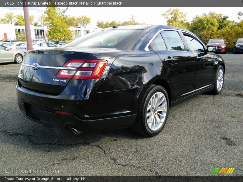 Tuxedo Black Metallic / Charcoal Black 2015 Ford Taurus Limited