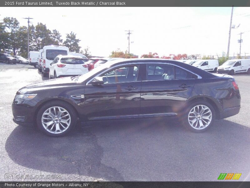Tuxedo Black Metallic / Charcoal Black 2015 Ford Taurus Limited