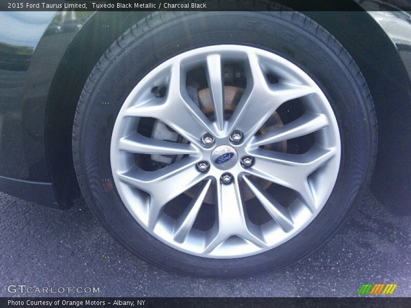 Tuxedo Black Metallic / Charcoal Black 2015 Ford Taurus Limited