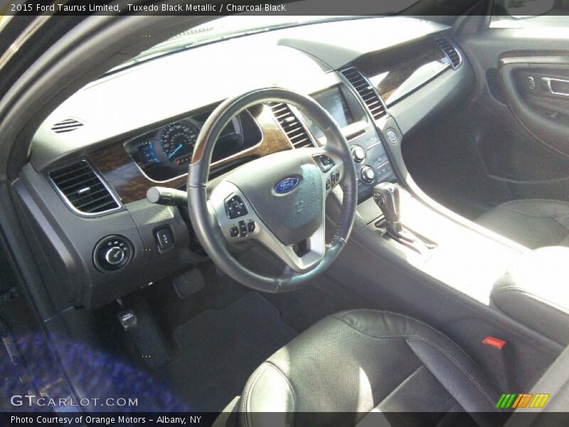 Tuxedo Black Metallic / Charcoal Black 2015 Ford Taurus Limited