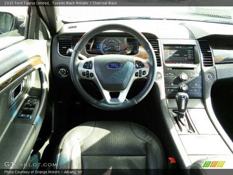 Tuxedo Black Metallic / Charcoal Black 2015 Ford Taurus Limited
