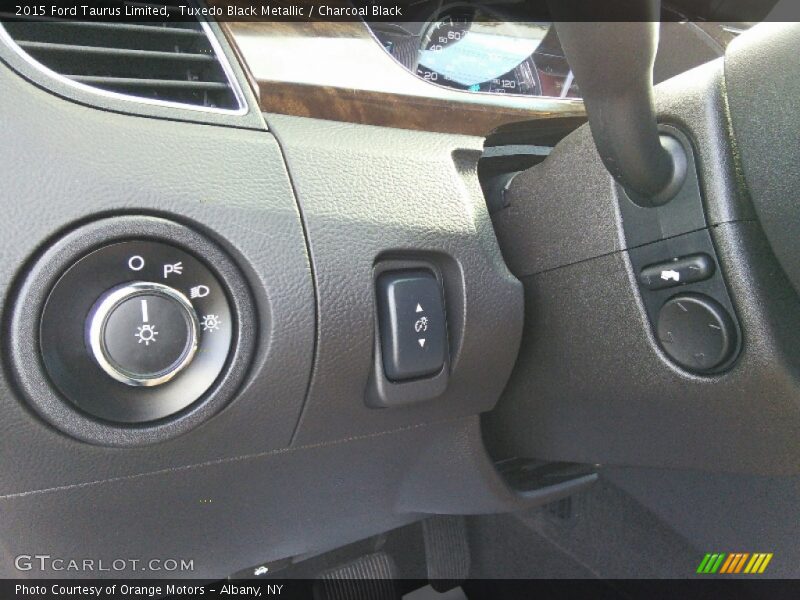 Tuxedo Black Metallic / Charcoal Black 2015 Ford Taurus Limited