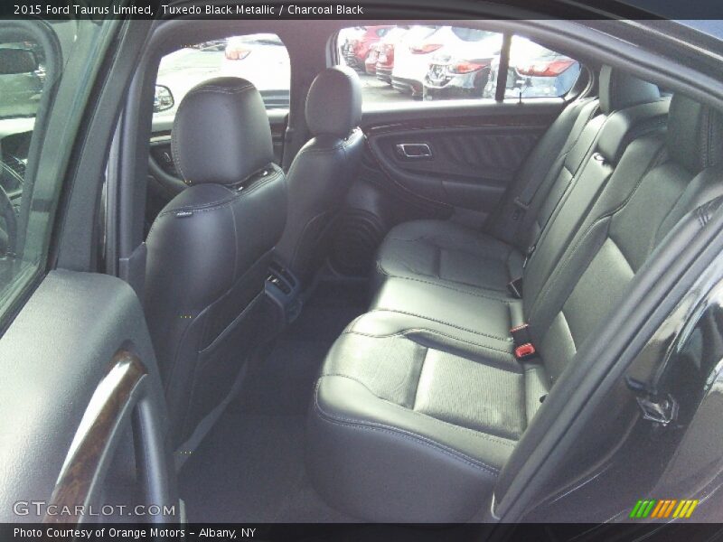 Tuxedo Black Metallic / Charcoal Black 2015 Ford Taurus Limited