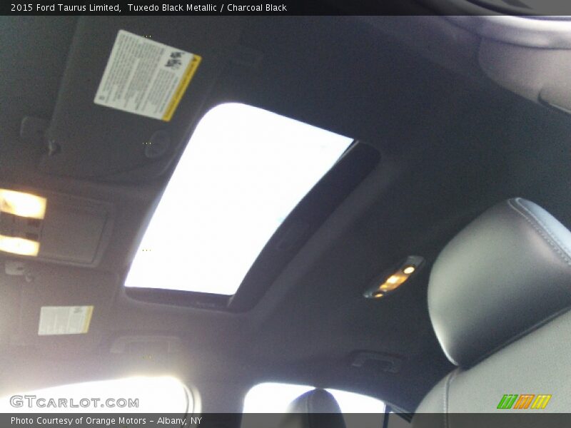 Tuxedo Black Metallic / Charcoal Black 2015 Ford Taurus Limited