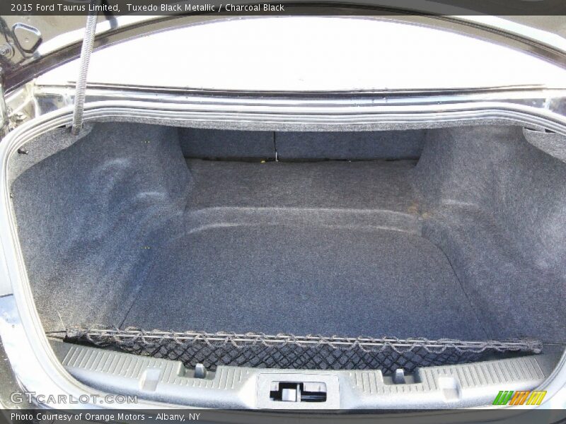 Tuxedo Black Metallic / Charcoal Black 2015 Ford Taurus Limited