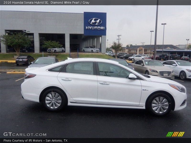 Diamond White Pearl / Gray 2016 Hyundai Sonata Hybrid SE