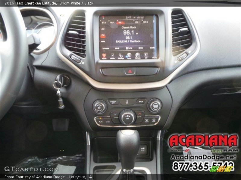 Bright White / Black 2016 Jeep Cherokee Latitude