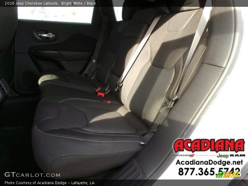 Bright White / Black 2016 Jeep Cherokee Latitude
