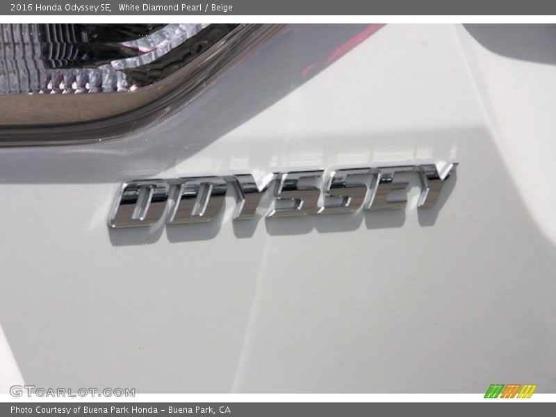 White Diamond Pearl / Beige 2016 Honda Odyssey SE