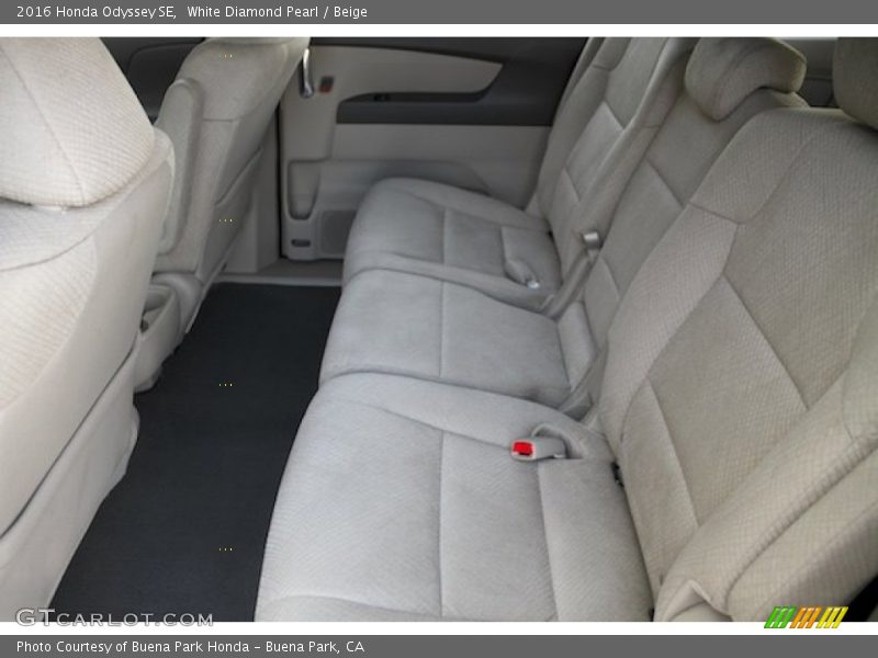 White Diamond Pearl / Beige 2016 Honda Odyssey SE