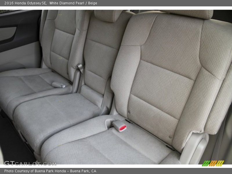 White Diamond Pearl / Beige 2016 Honda Odyssey SE
