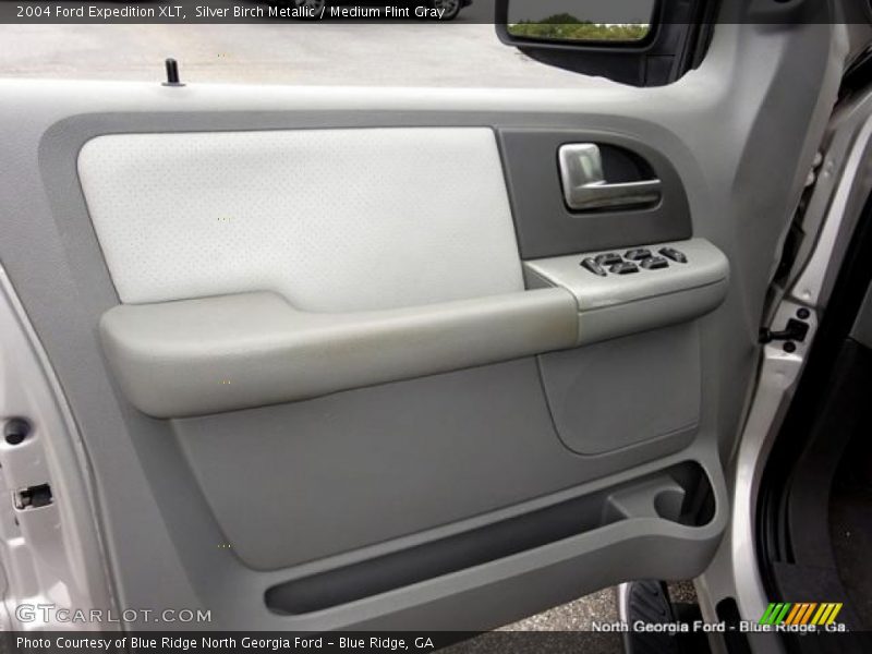 Silver Birch Metallic / Medium Flint Gray 2004 Ford Expedition XLT