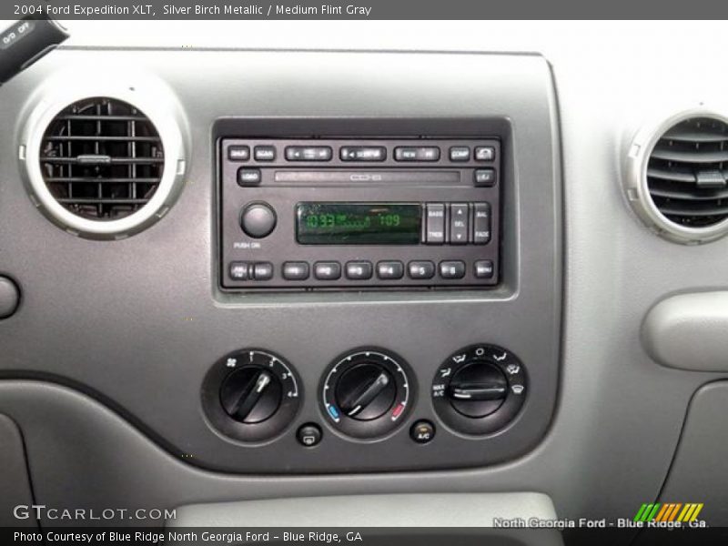 Silver Birch Metallic / Medium Flint Gray 2004 Ford Expedition XLT