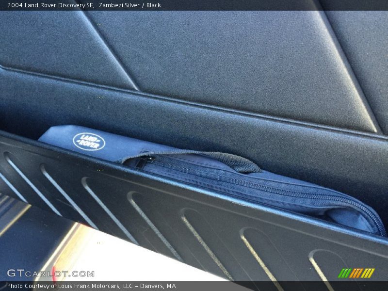 Zambezi Silver / Black 2004 Land Rover Discovery SE