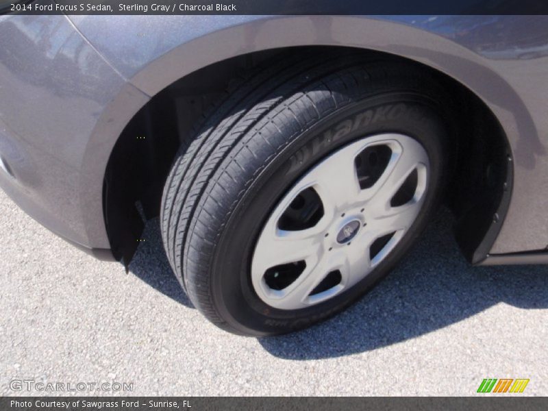 Sterling Gray / Charcoal Black 2014 Ford Focus S Sedan