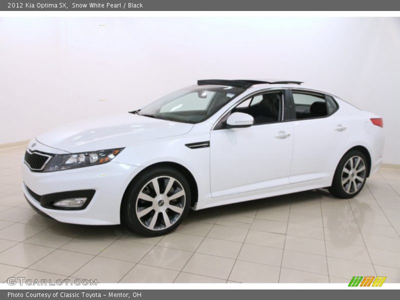 Front 3/4 View of 2012 Optima SX