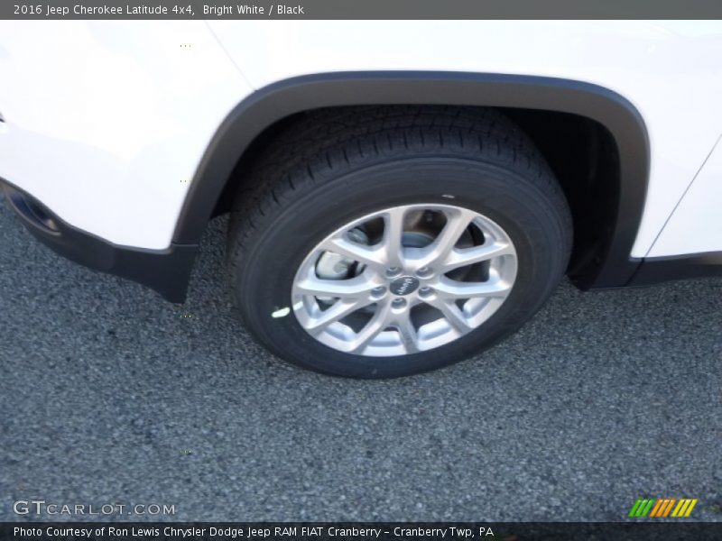 Bright White / Black 2016 Jeep Cherokee Latitude 4x4
