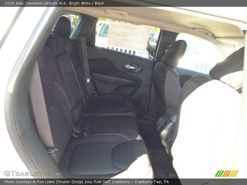 Bright White / Black 2016 Jeep Cherokee Latitude 4x4