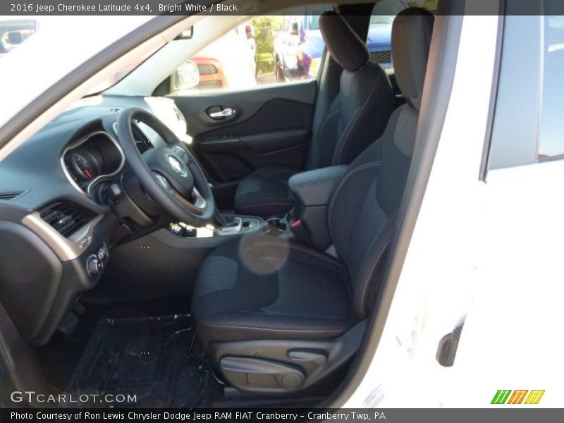 Bright White / Black 2016 Jeep Cherokee Latitude 4x4