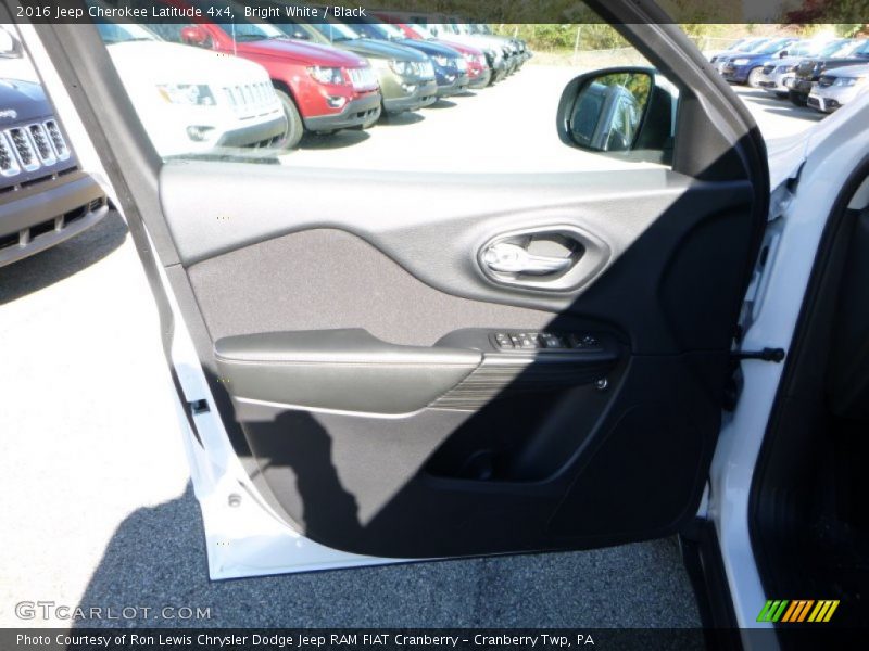 Bright White / Black 2016 Jeep Cherokee Latitude 4x4