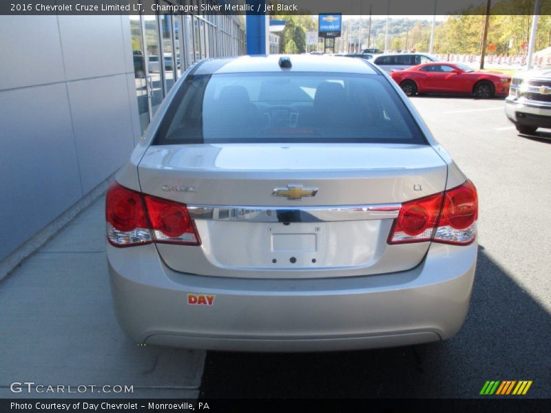 Champagne Silver Metallic / Jet Black 2016 Chevrolet Cruze Limited LT