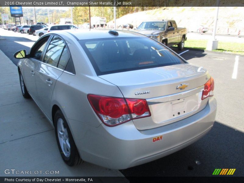 Champagne Silver Metallic / Jet Black 2016 Chevrolet Cruze Limited LT