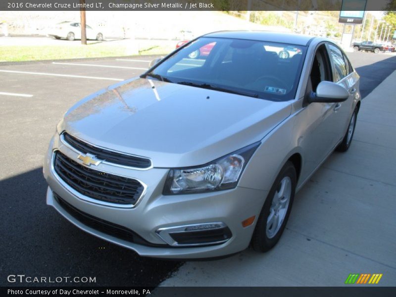 Champagne Silver Metallic / Jet Black 2016 Chevrolet Cruze Limited LT