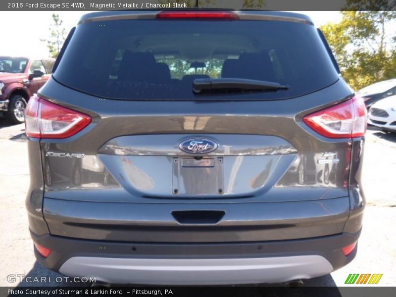 Magnetic Metallic / Charcoal Black 2016 Ford Escape SE 4WD