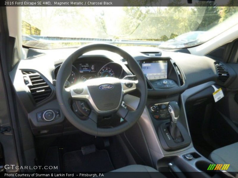 Magnetic Metallic / Charcoal Black 2016 Ford Escape SE 4WD