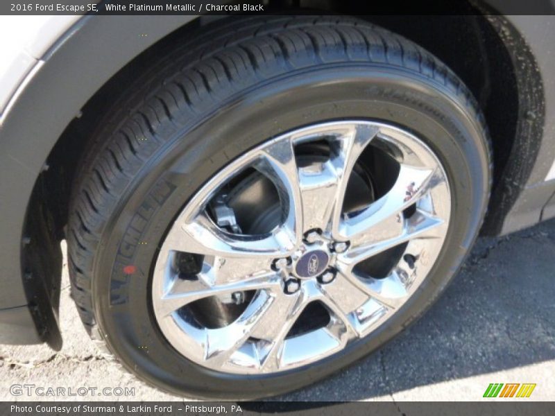 White Platinum Metallic / Charcoal Black 2016 Ford Escape SE