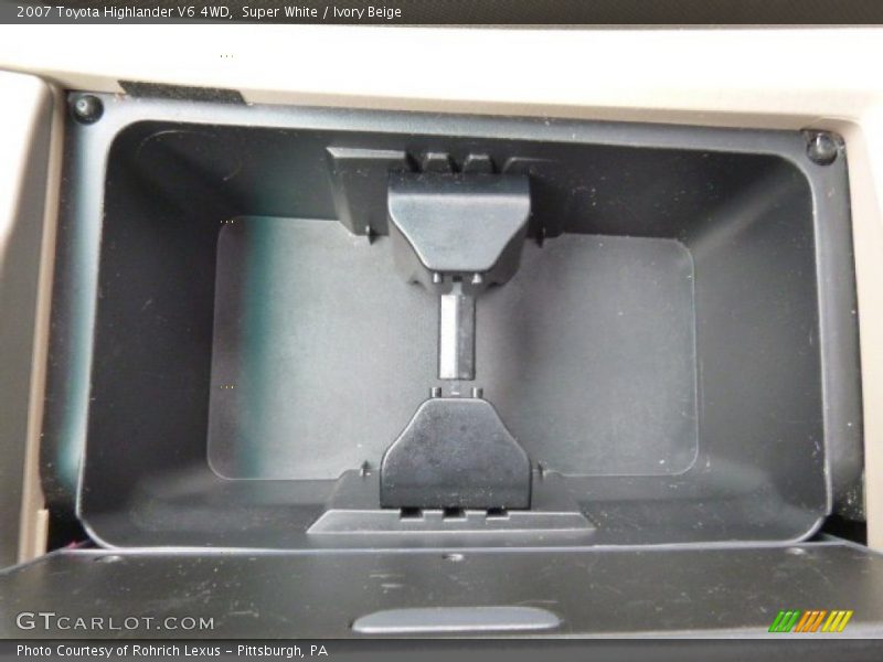 Super White / Ivory Beige 2007 Toyota Highlander V6 4WD