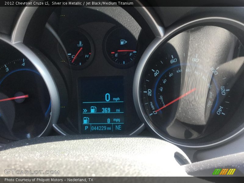 Silver Ice Metallic / Jet Black/Medium Titanium 2012 Chevrolet Cruze LS