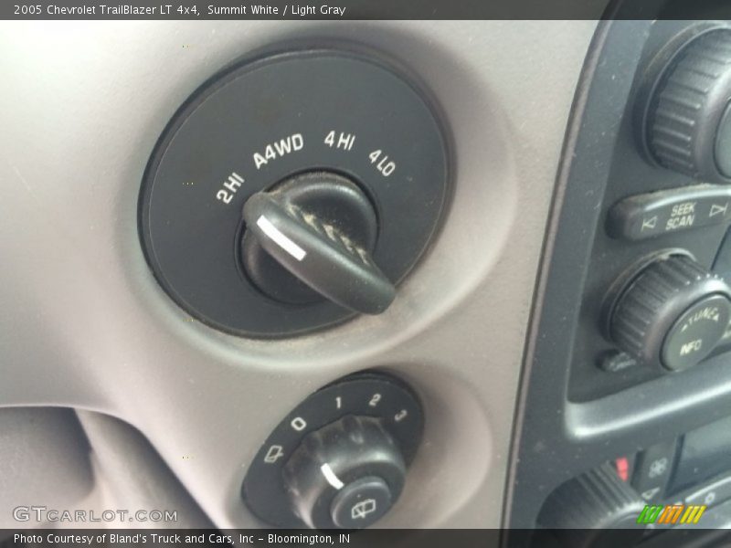 Summit White / Light Gray 2005 Chevrolet TrailBlazer LT 4x4