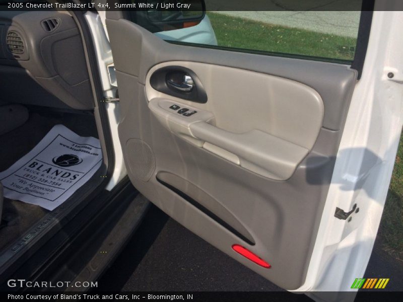 Summit White / Light Gray 2005 Chevrolet TrailBlazer LT 4x4