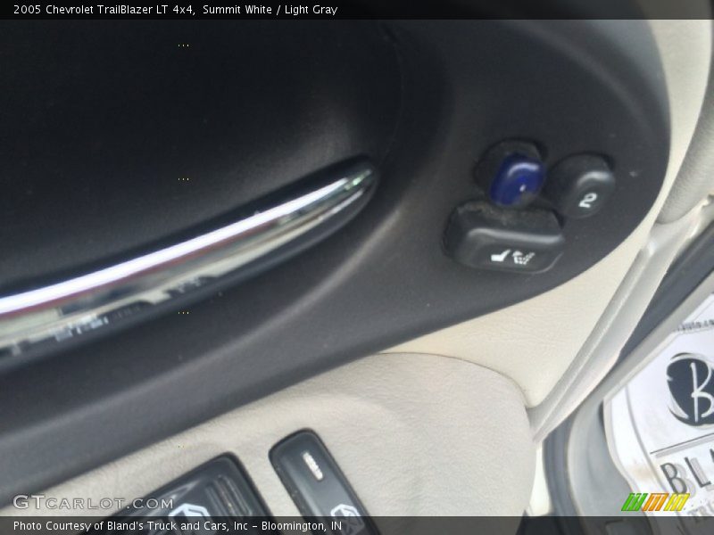 Summit White / Light Gray 2005 Chevrolet TrailBlazer LT 4x4