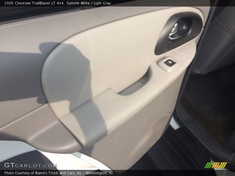 Summit White / Light Gray 2005 Chevrolet TrailBlazer LT 4x4