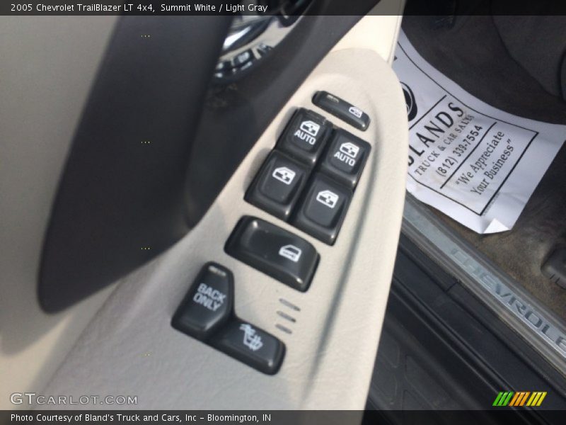 Summit White / Light Gray 2005 Chevrolet TrailBlazer LT 4x4