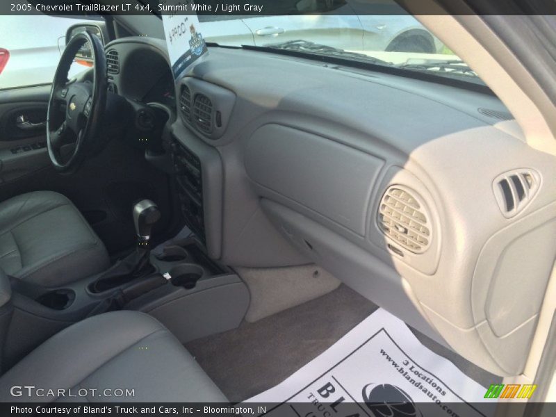 Summit White / Light Gray 2005 Chevrolet TrailBlazer LT 4x4