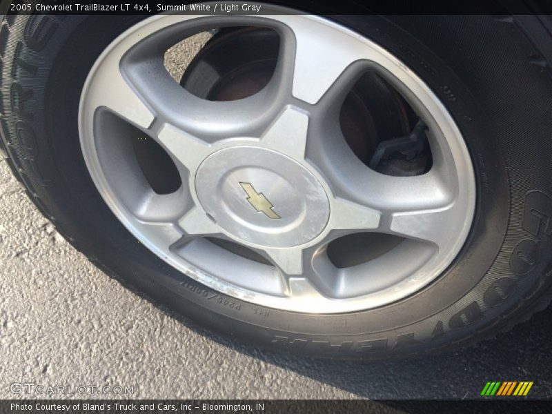 Summit White / Light Gray 2005 Chevrolet TrailBlazer LT 4x4