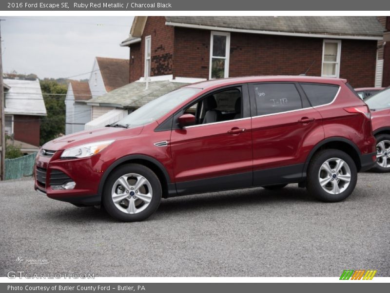 Ruby Red Metallic / Charcoal Black 2016 Ford Escape SE