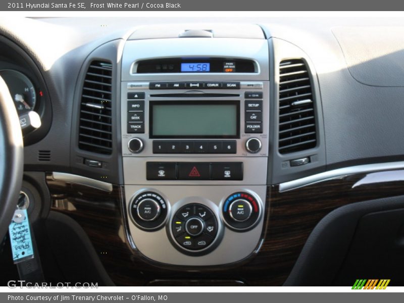 Frost White Pearl / Cocoa Black 2011 Hyundai Santa Fe SE