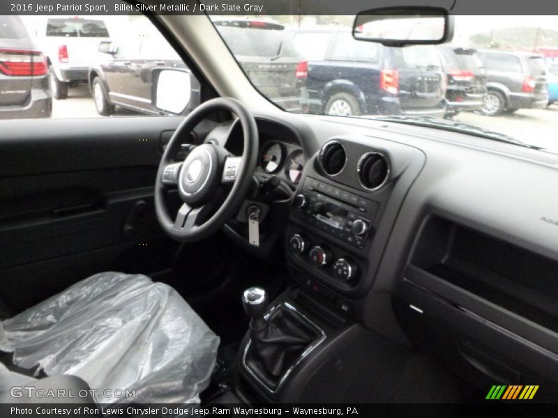 Dashboard of 2016 Patriot Sport