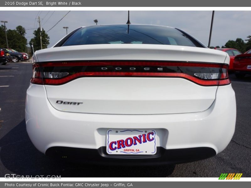 Bright White / Black 2016 Dodge Dart SE