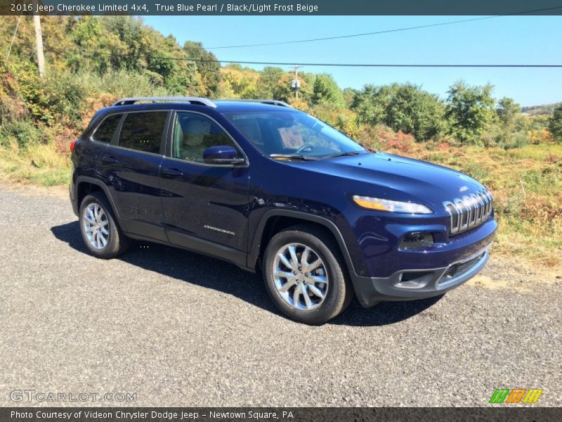 Front 3/4 View of 2016 Cherokee Limited 4x4