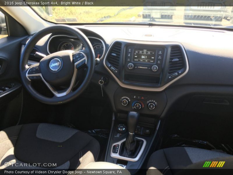 Bright White / Black 2016 Jeep Cherokee Sport 4x4