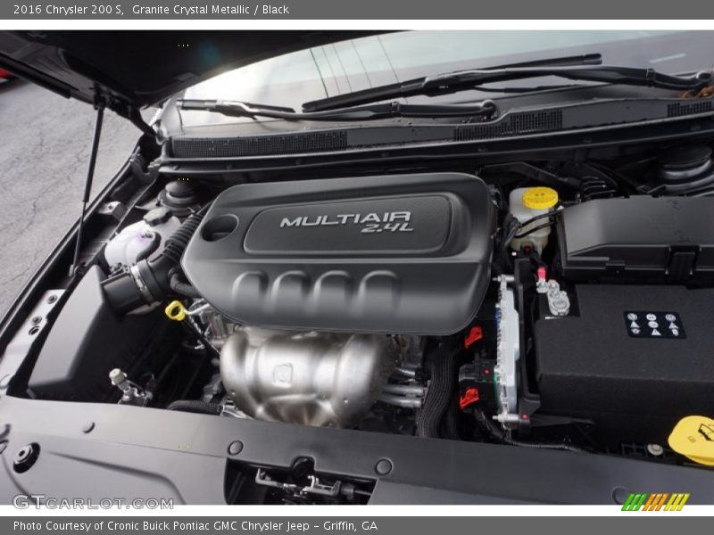 Granite Crystal Metallic / Black 2016 Chrysler 200 S