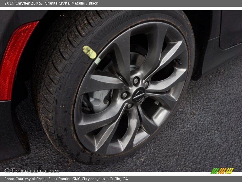 Granite Crystal Metallic / Black 2016 Chrysler 200 S